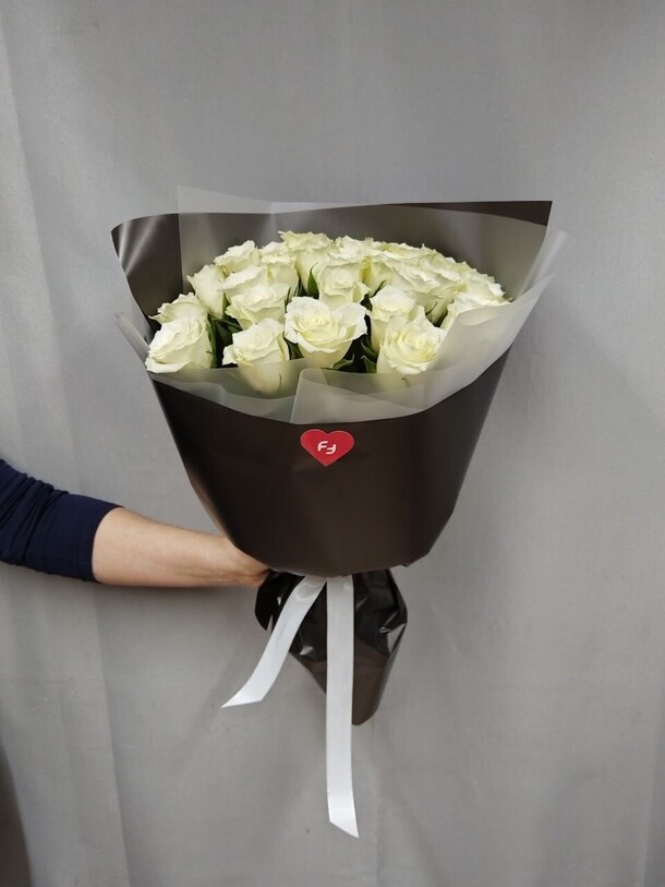 Букет из 35 белой розы, артикул F1186275 - 11490 рублей, доставка по городу. Flawery - доставка цветов