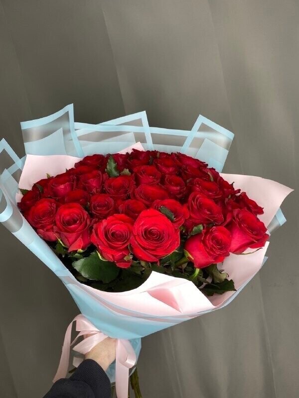Букет из 35 красных роз, артикул F1186284 - 11490 рублей, доставка по городу. Flawery - доставка цветов