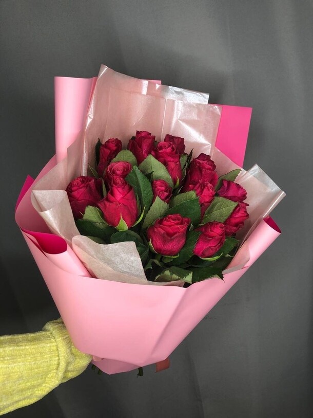 Букет из 15 красных роз, артикул F1186286 - 5690 рублей, доставка по городу. Flawery - доставка цветов