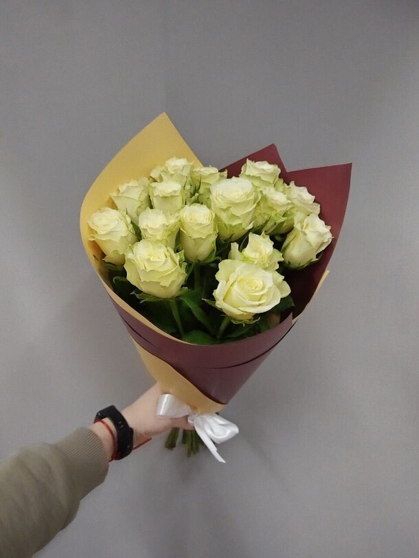 Букет из 11 белой розы, артикул F1186288 - 4490 рублей, доставка по городу. Flawery - доставка цветов