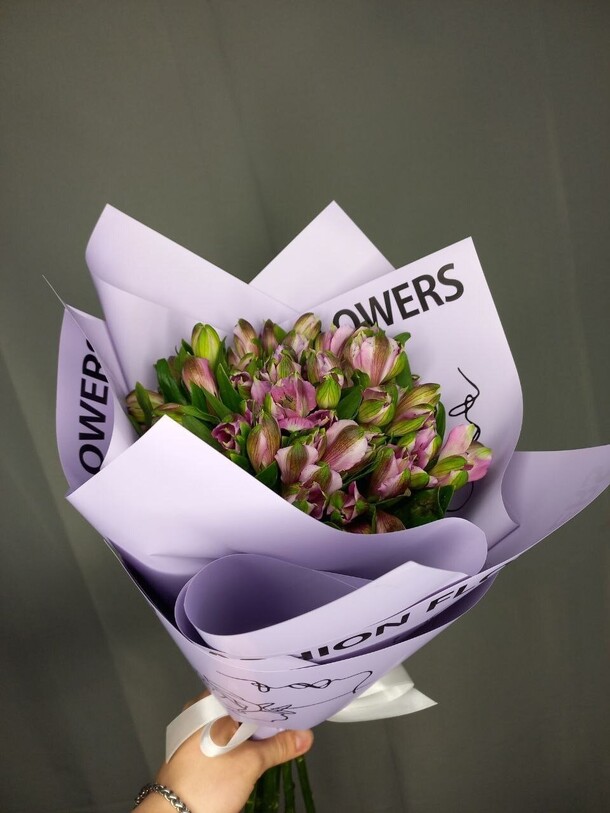 Букет из 7 розовых альстромерий, артикул F1186378 - 4090 рублей, доставка по городу. Flawery - доставка цветов