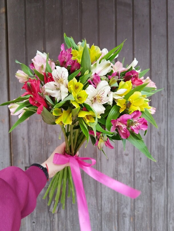 Букет из 15 альстромерий микс, артикул F1186391 - 6690 рублей, доставка по городу. Flawery - доставка цветов