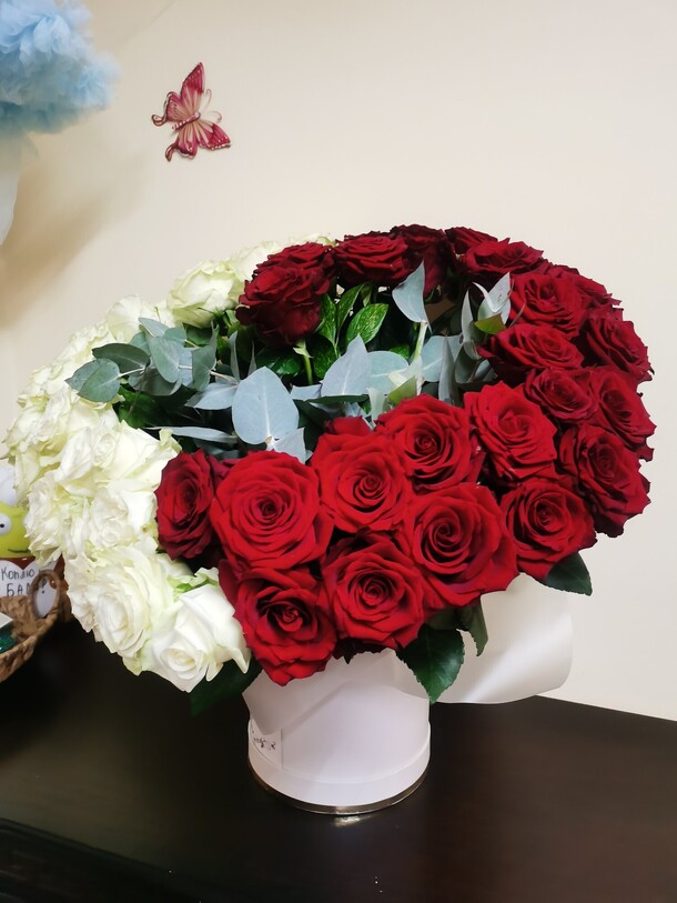 Сердце 🤍, артикул F1223565 - 38050 рублей, доставка по городу. Flawery - доставка цветов