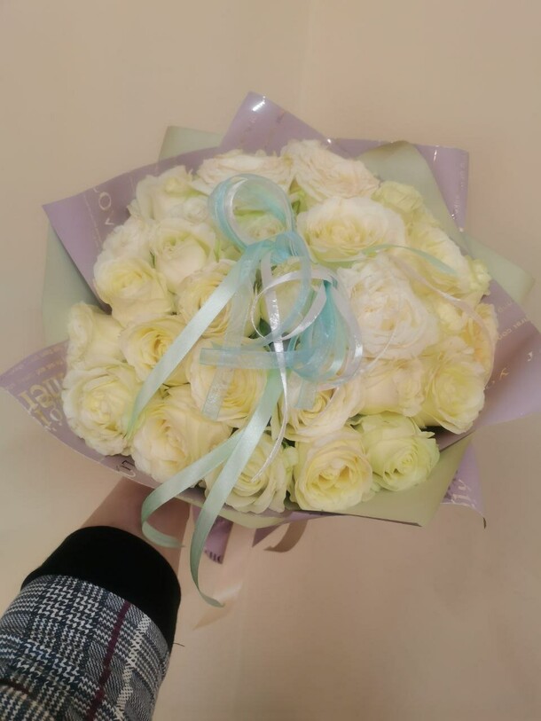 Роза 35, артикул F1310639 - 10755 рублей, доставка по городу. Flawery - доставка цветов