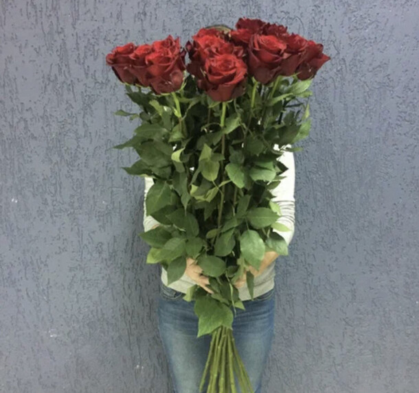 11 красных роз, артикул F1201384 - 4963 рублей, доставка по городу. Flawery - доставка цветов