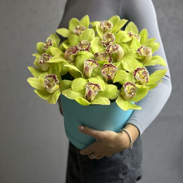 Орхидея в коробке 15, артикул F1349644 - 5555 рублей, доставка по городу. Flawery - доставка цветов