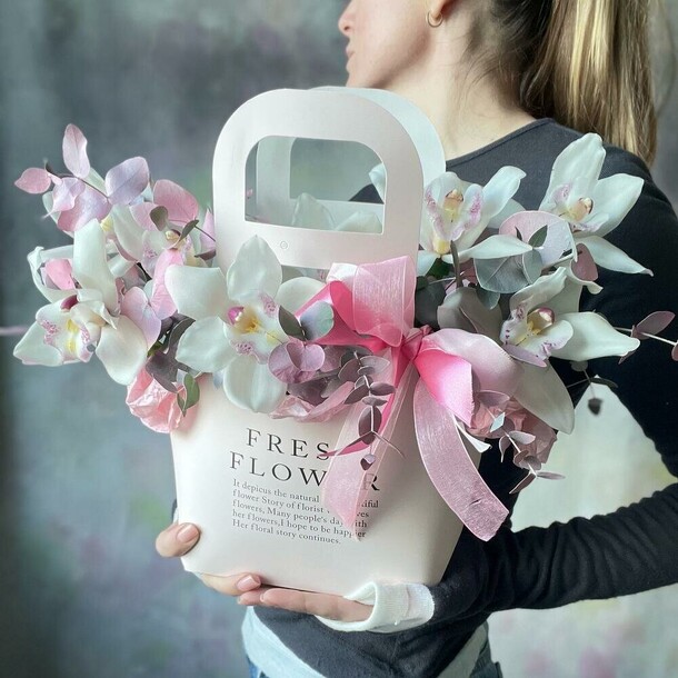 Орхидея в сумочке 7, артикул F1350579 - 3963 рублей, доставка по городу. Flawery - доставка цветов