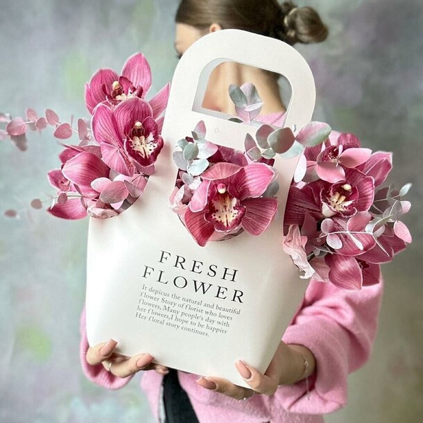 Орхидея в сумочке, артикул F1350580 - 3963 рублей, доставка по городу. Flawery - доставка цветов