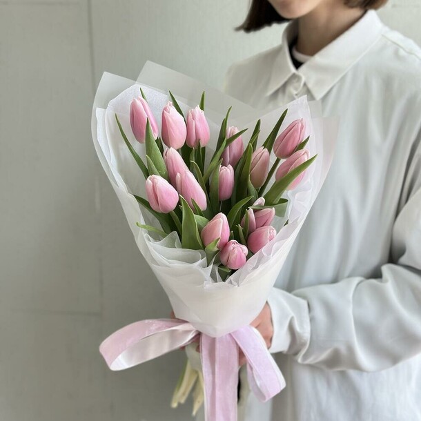 21 тюльпан, артикул F1387146 - 3693 рублей, доставка по городу. Flawery - доставка цветов