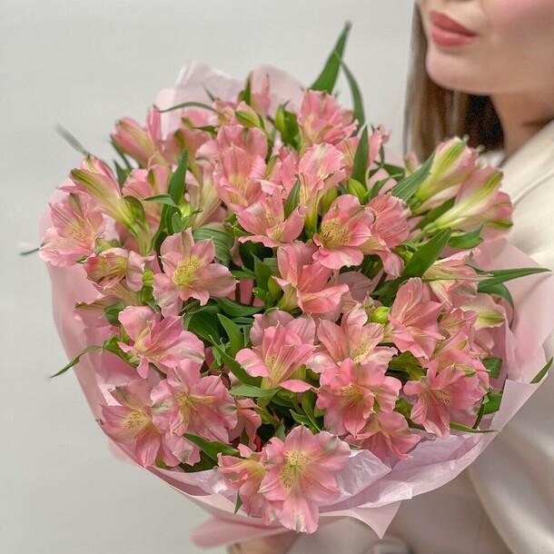 Букет из альстромерий, артикул F1397197 - 2396 рублей, доставка по городу. Flawery - доставка цветов