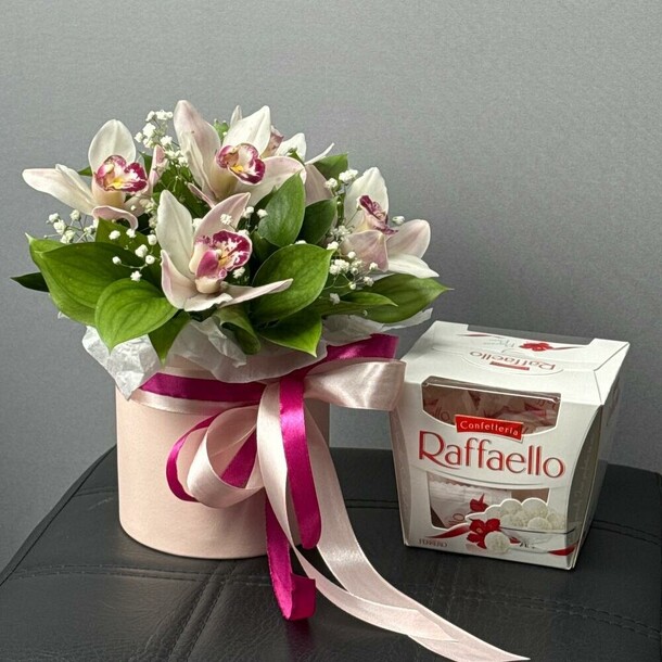 Набор орхидея+рафаэлло, артикул F1411724 - 3963 рублей, доставка по городу. Flawery - доставка цветов