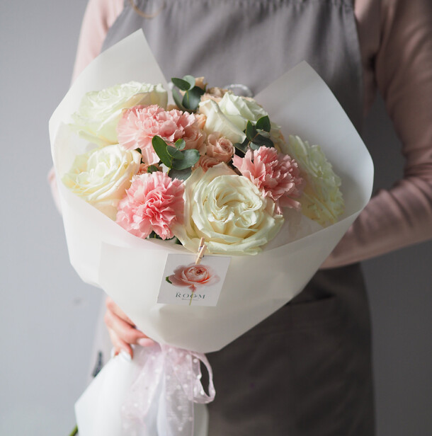 Нежный букет с эвкалиптом, артикул F1187158 - 4850 рублей, доставка по городу. Flawery - доставка цветов в Перми