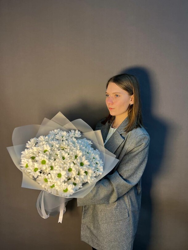 Букет из 7 ромашек, артикул F1443781 - 4606 рублей, доставка по городу. Flawery - доставка цветов