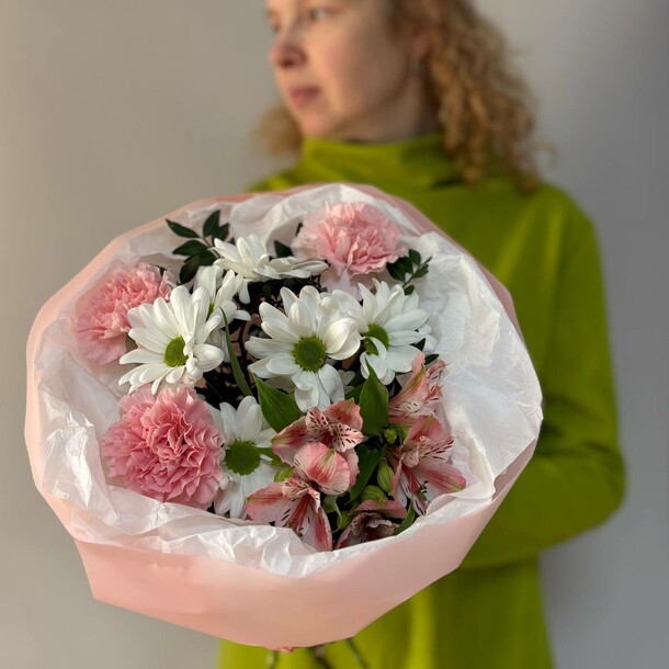 Букет из альстромерии, гвоздики одиночной, хризантемы кустовой., артикул F1406873 - 2050 рублей, доставка по городу. Flawery - доставка цветов