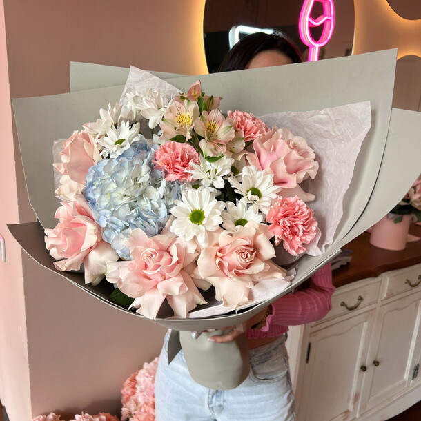 Авторский букет, артикул F1274741 - 6050 рублей, доставка по городу. Flawery - доставка цветов