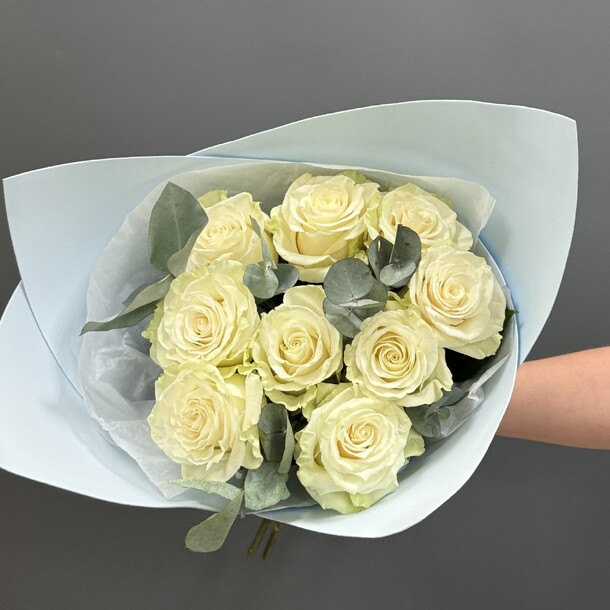 Букет элитных белых  роз 🔥, артикул F1298849 - 6827 рублей, доставка по городу. Flawery - доставка цветов