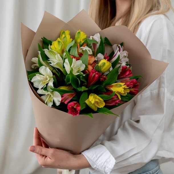 Букет альстромерии 7 шт / альстромерия, артикул F1446072 - 3863 рублей, доставка по городу. Flawery - доставка цветов