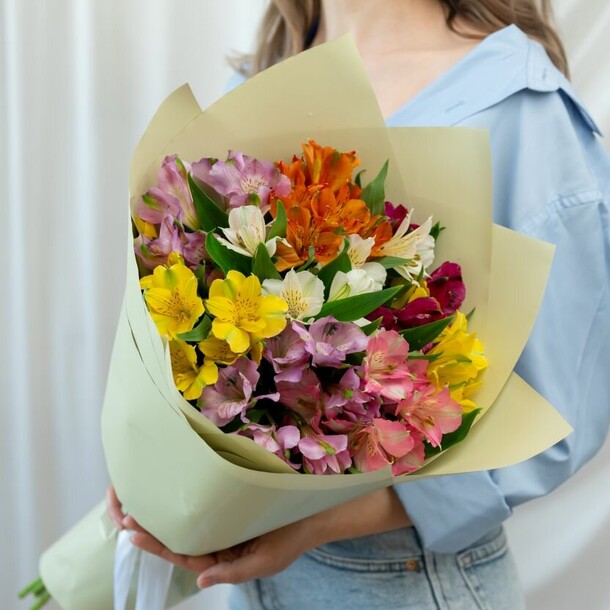 Букет альстромерии 9 шт / альстромерия, артикул F1446074 - 4816 рублей, доставка по городу. Flawery - доставка цветов