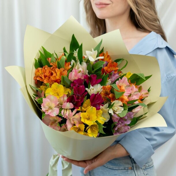 Букет альстромерия микс 15 шт / альстромерии, артикул F1446076 - 8053 рублей, доставка по городу. Flawery - доставка цветов