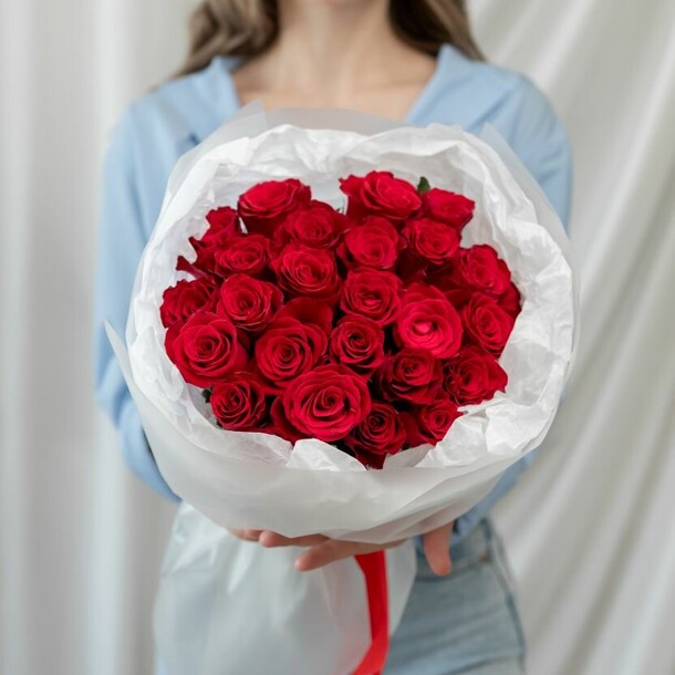 25 красных роз, артикул F1446084 - 8993 рублей, доставка по городу. Flawery - доставка цветов