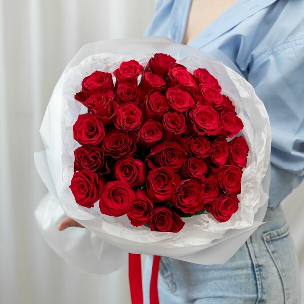 35 красных роз, артикул F1446086 - 7054 рублей, доставка по городу. Flawery - доставка цветов