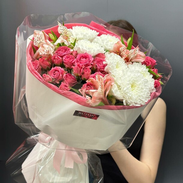 Букет кустовые розы, хризантемы, альстромерия, артикул F1446172 - 4290 рублей, доставка по городу. Flawery - доставка цветов