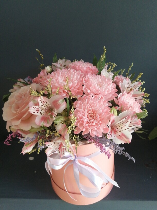 Шляпная коробка, артикул F1408103 - 4500 рублей, доставка по городу. Flawery - доставка цветов