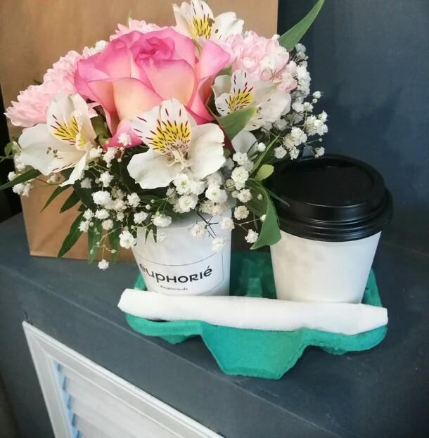 Цветочная композиция, кофе, шоколад,, сладкий комплимент,,, артикул F1490722 - 1700 рублей, доставка по городу. Flawery - доставка цветов