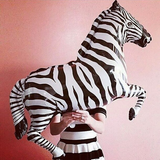 Воздушный шар зебра 107 см, артикул F1357607 - 1500 рублей, доставка по городу. Flawery - доставка цветов