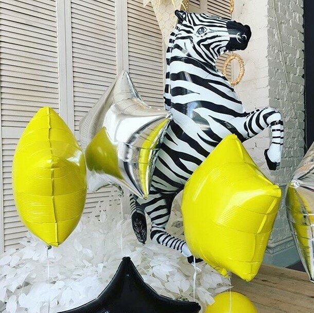 Набор воздушных шаров зебра, артикул F1357608 - 3400 рублей, доставка по городу. Flawery - доставка цветов