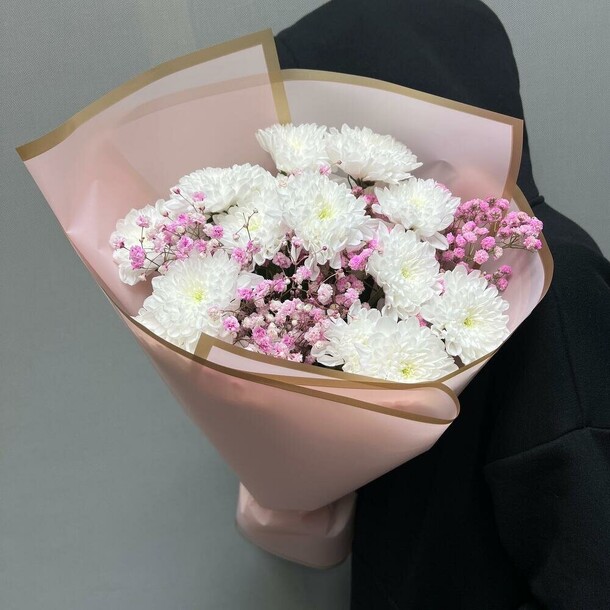 Белая хризантема с гипсофилой, артикул F1366353 - 2800 рублей, доставка по городу. Flawery - доставка цветов