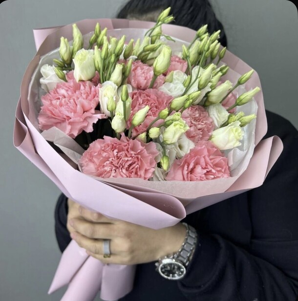 Нежный букет: диантус, эустома, артикул F1375442 - 4500 рублей, доставка по городу. Flawery - доставка цветов