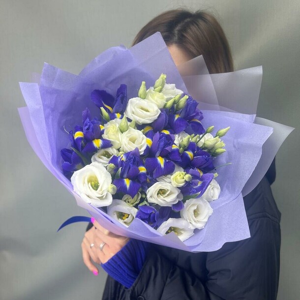 Ирис и эустома, артикул F1379560 - 5300 рублей, доставка по городу. Flawery - доставка цветов