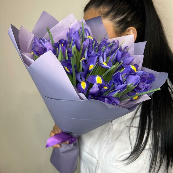 Ирис синий, артикул F1379957 - 4900 рублей, доставка по городу. Flawery - доставка цветов