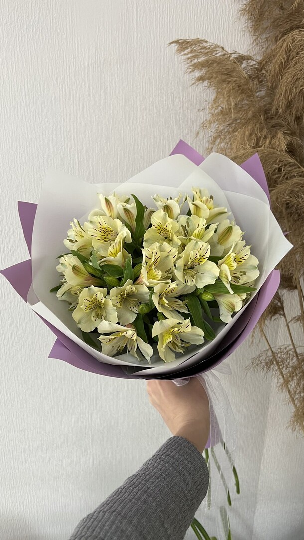 Комплимент из альстромерии, артикул F1190593 - 1848 рублей, доставка по городу. Flawery - доставка цветов