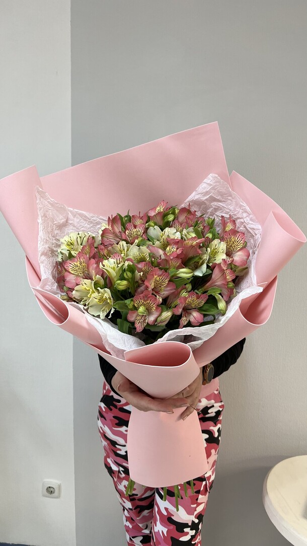 Гигант из альстромерий, артикул F1190612 - 5880 рублей, доставка по городу. Flawery - доставка цветов