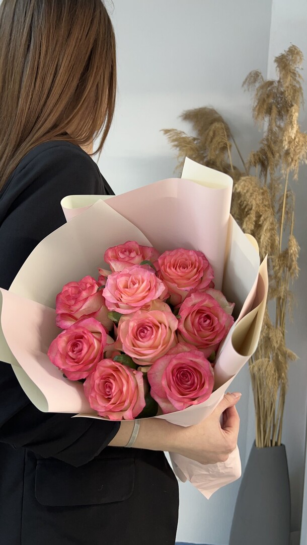 9 роз, артикул F1192211 - 2870 рублей, доставка по городу. Flawery - доставка цветов