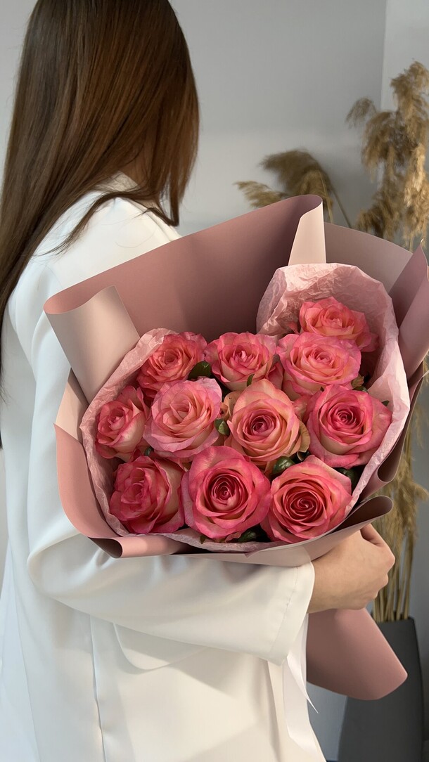 11 роз, артикул F1192212 - 3150 рублей, доставка по городу. Flawery - доставка цветов