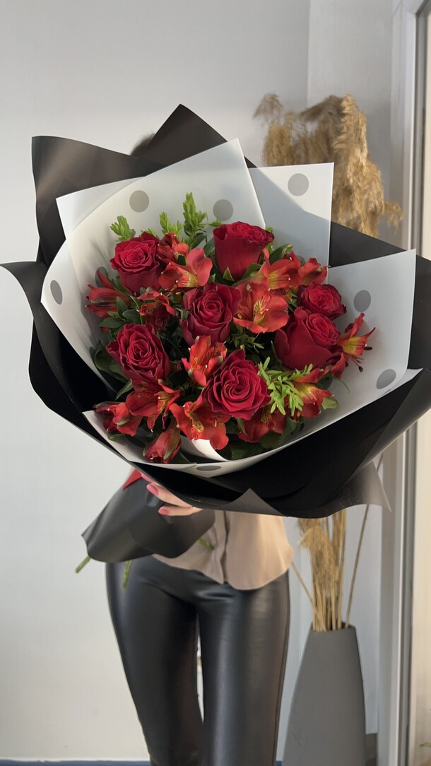 Кармэн, артикул F1193132 - 3980 рублей, доставка по городу. Flawery - доставка цветов