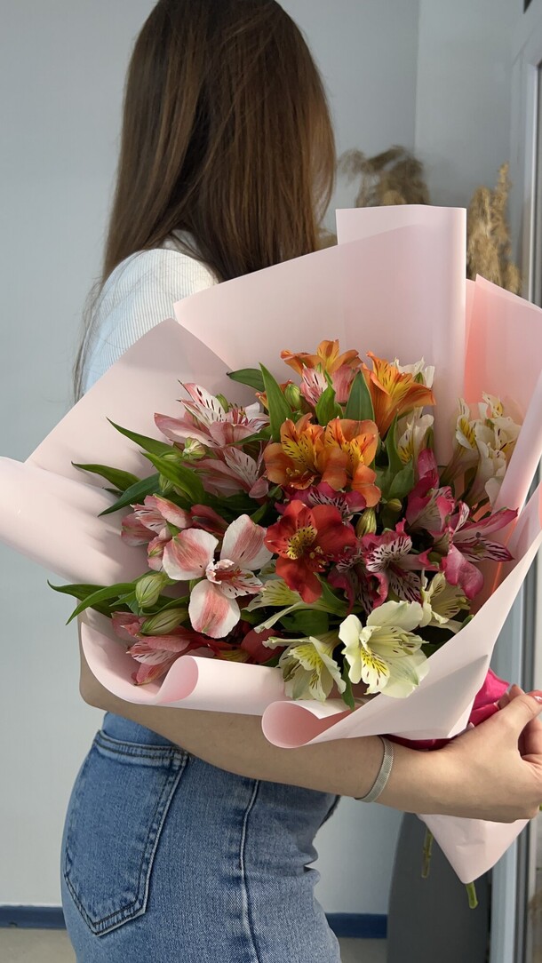 Микс альстромерий, артикул F1195369 - 2850 рублей, доставка по городу. Flawery - доставка цветов