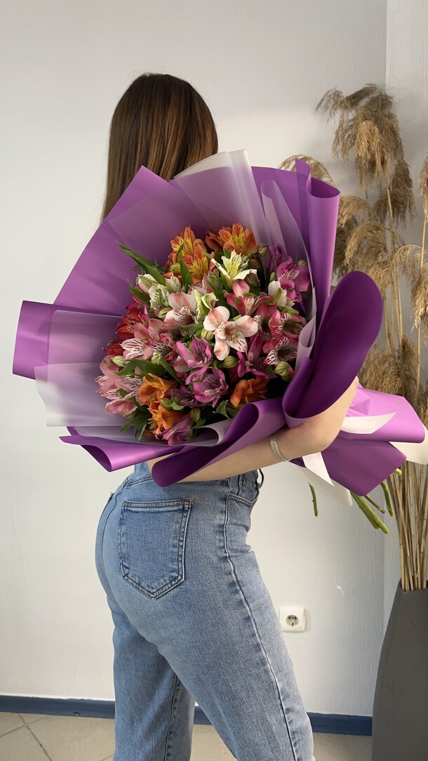 Яркие краски, артикул F1195372 - 3860 рублей, доставка по городу. Flawery - доставка цветов