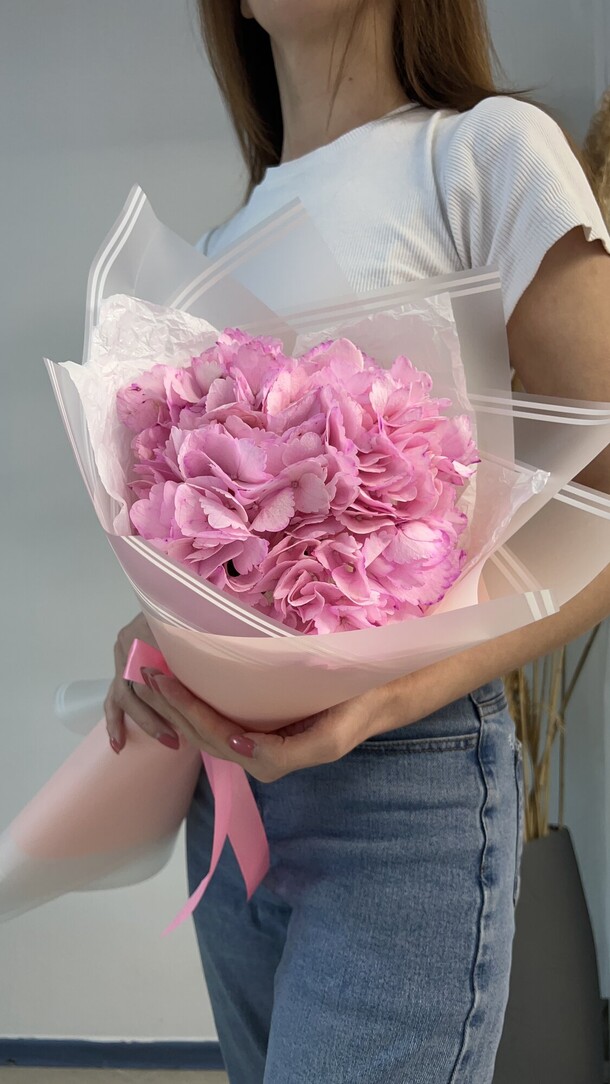 Розовая гортензия, артикул F1199743 - 1690 рублей, доставка по городу. Flawery - доставка цветов