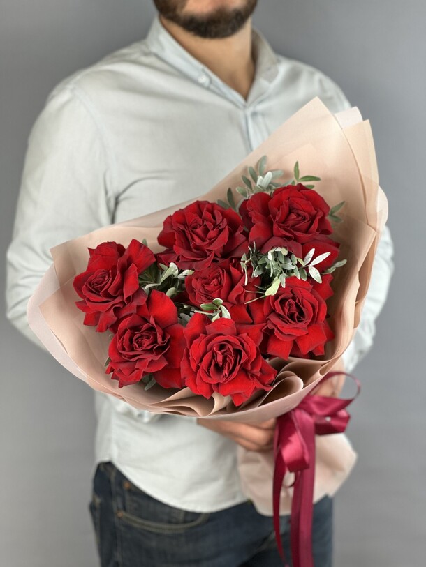 Букет красных французских роз, артикул F1243193 - 6040 рублей, доставка по городу. Flawery - доставка цветов