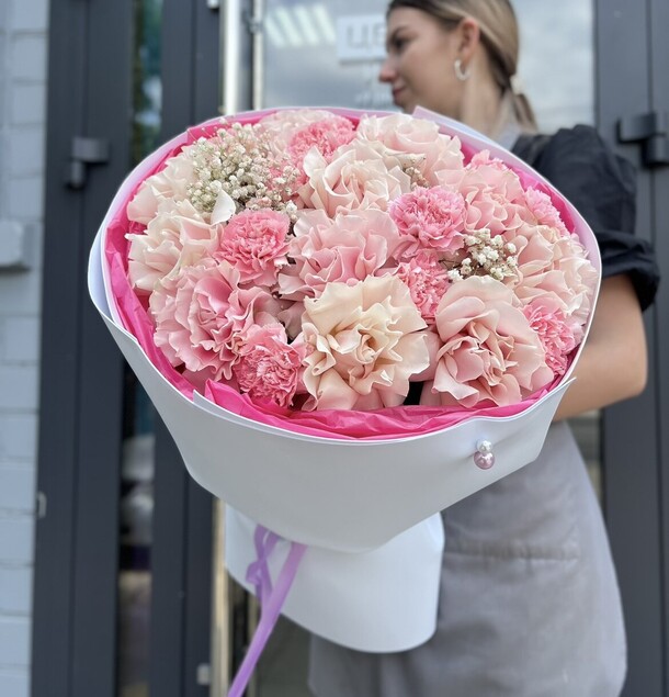 Стильный букет из вывернутой розы, артикул F1294839 - 7980 рублей, доставка по городу. Flawery - доставка цветов