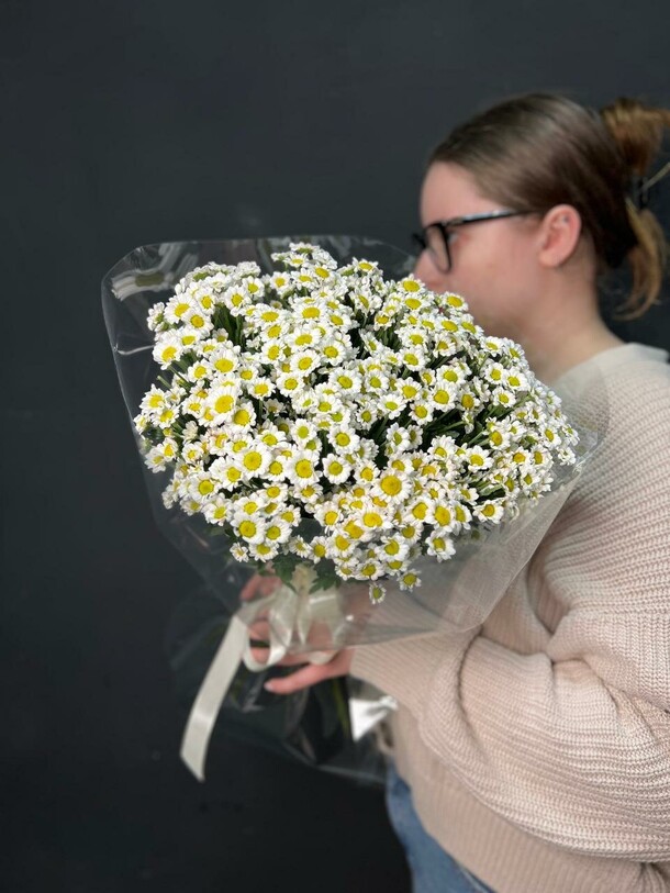 Хризантема сантини (11 веток), артикул F1366768 - 2690 рублей, доставка по городу. Flawery - доставка цветов