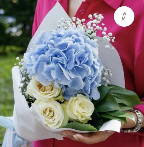 Букет из гортензии,роз и гипсофила, артикул F1199710 - 4259 рублей, доставка по городу. Flawery - доставка цветов