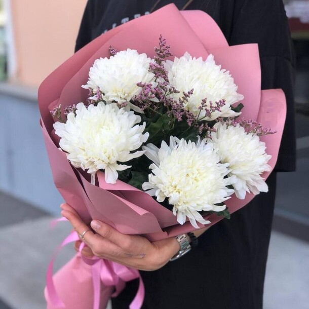 Букет из крупных хризантемы, артикул F1212689 - 3993 рублей, доставка по городу. Flawery - доставка цветов