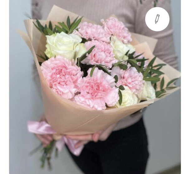 Букет из роз и диантусов, артикул F1212701 - 4525 рублей, доставка по городу. Flawery - доставка цветов