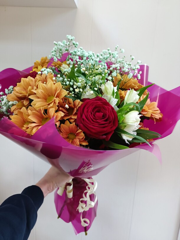 Маэстро, артикул F1218184 - 4925 рублей, доставка по городу. Flawery - доставка цветов