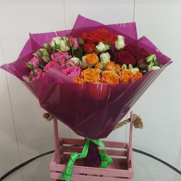 Букет из кустовых роз "микс", артикул F1234348 - 10000 рублей, доставка по городу. Flawery - доставка цветов